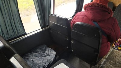 Дірки в даху, пакети на сидіннях.Умови в маршруті