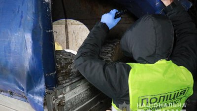 Смертельне поранення та травмований поліцейський: на Донеччині затримали "чорних лісорубів" Смертельне поранення та травмований поліцейський: на Донеччині затримали "чорних лісорубів"