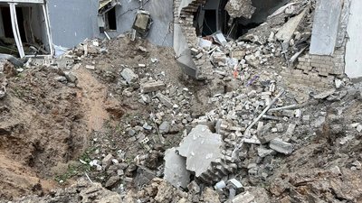 Під час ранкового обстрілу Миколаєва російські війська зруйнували супермаркет Під час ранкового обстрілу Миколаєва російські війська зруйнували супермаркет