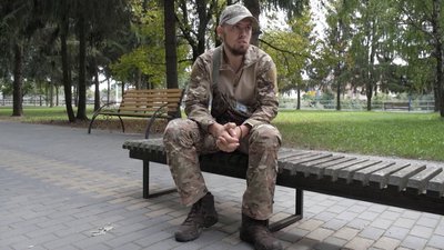 Пішов на фронт без кінцівки: вінничанин Роман Кашпур на протезі боронить Україну Пішов на фронт без кінцівки: вінничанин Роман Кашпур на протезі боронить Україну