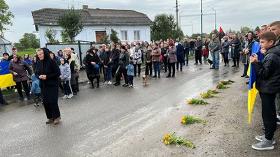На Тернопільщині попрощалися із двома військовослужбовцями На Тернопільщині попрощалися із двома військовослужбовцями