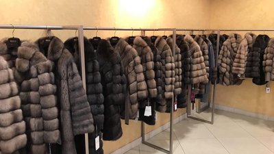 У магазинах Києва продавали елітні шуби, уникаючи сплати податків