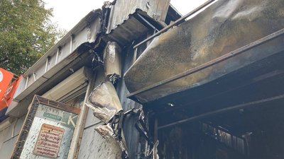 У Харкові на Салтівці сталася пожежа: горіли магазини — фото У Харкові на Салтівці сталася пожежа: горіли магазини — фото