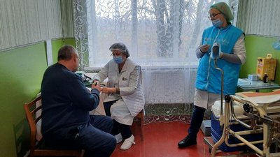 Вакцинують у фельдшерському пункті та на дому. Жителів Новоукраїнського району вакцинують Вакцинують у фельдшерському пункті та на дому. Жителів Новоукраїнського району вакцинують