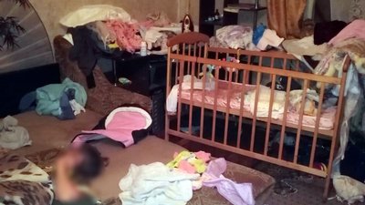 На Херсонщині вилучили з родини п'ятимісячну дитину, бо батьки не виконували своїх обов'язків На Херсонщині вилучили з родини п'ятимісячну дитину, бо батьки не виконували своїх обов'язків