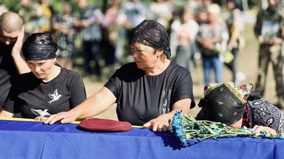 Назавжди 23: у громаді на Черкащині "живим коридором" зустріли загиблого воїна Назавжди 23: у громаді на Черкащині "живим коридором" зустріли загиблого воїна