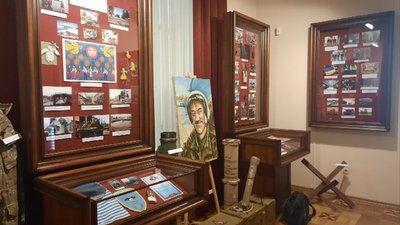 Світлини бійців, бойове спорядження, трофеї. У Кропивницькому збирають експонати для музею російсько-української війни