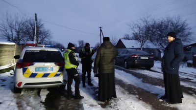 У Сінгурах під Житомиром жителі села блокувала місцеву церкву – вимагають переходу до ПЦУ У Сінгурах під Житомиром жителі села блокувала місцеву церкву – вимагають переходу до ПЦУ