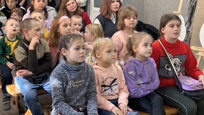 У Тернополі діти-сироти з Миколаївщини і Харківщини отримали допомогу У Тернополі діти-сироти з Миколаївщини і Харківщини отримали допомогу