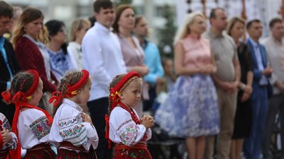До 20 річниці з візиту Папи тисячі львів'ян зібралися на святкову Літургію До 20 річниці з візиту Папи тисячі львів'ян зібралися на святкову Літургію