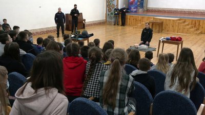 Евакуація дітей: у рівненській школі відпрацювали навчальну тривогу Евакуація дітей: у рівненській школі відпрацювали навчальну тривогу