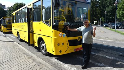 П'ять шкіл отримали нові автобуси на Рівненщині