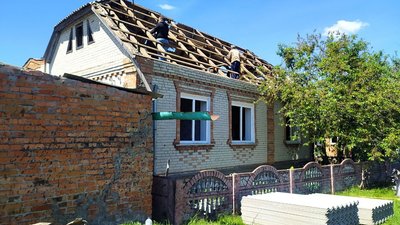 "20 хвилин з хати вибирався" — мешканці про ракетний обстріл військами РФ Білопілля на Сумщині "20 хвилин з хати вибирався" — мешканці про ракетний обстріл військами РФ Білопілля на Сумщині