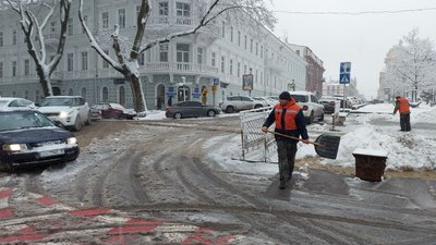 Негода в Одесі: в місті очікують на місячну норму опадів, працює понад 1500 комунальників