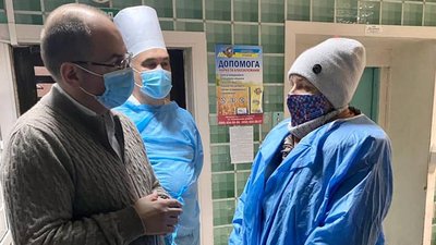 Міністр без попередження перевірив лікарні Житомира, де лікують хворих на COVID-19, виявив недоліки Міністр без попередження перевірив лікарні Житомира, де лікують хворих на COVID-19, виявив недоліки