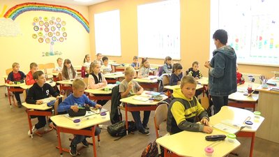 Володимимр Зеленський піде до школи. Президенту проведуть урок про героїв. Фото: Суспільне. Володимимр Зеленський піде до школи. Президенту проведуть урок про героїв. Фото: Суспільне.