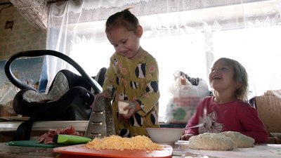 12 дітей у будинку на 50 квадратних метрів: як живе багатодітна родина на прикордонні Чернігівщини 12 дітей у будинку на 50 квадратних метрів: як живе багатодітна родина на прикордонні Чернігівщини