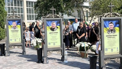Алея героїв, Торговиця, банери, пам'ять, війна