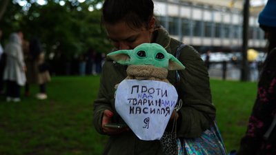 "Краще ходити голою, аніж у хутрі": у 30 містах України пройшов марш за права тварин. Як це було "Краще ходити голою, аніж у хутрі": у 30 містах України пройшов марш за права тварин. Як це було