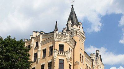 У Києві затримали вандалів, які намагались викрасти мідну покрівлю "Замку Річарда"