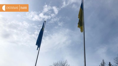 У Львові урочисто підняли прапор кримських татар