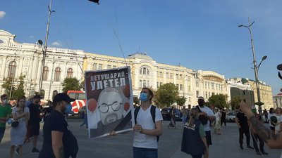 У Харкові обкидали яйцями учасників акції на підтримку побитого координатора партії Шарія У Харкові обкидали яйцями учасників акції на підтримку побитого координатора партії Шарія
