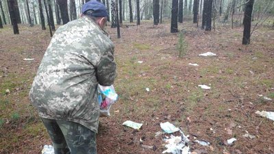 Сміттєвий рейд: за засмічення лісів покарають майже півсотні волинян Сміттєвий рейд: за засмічення лісів покарають майже півсотні волинян