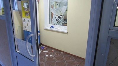 Влаштував погром в адмінбудівлі і травмував охоронця: у Києві затримали хулігана