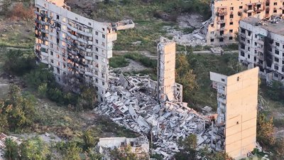 Зруйнована багатоповерхівка у Куп'янську