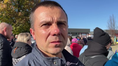 Навколішки прощалися із земляком: у Прилуках в останню путь провели бійця Олександра Приймака Навколішки прощалися із земляком: у Прилуках в останню путь провели бійця Олександра Приймака