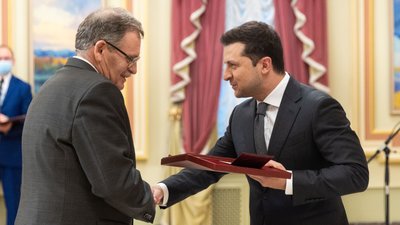 Восьмеро освітян Харківщини отримали державні відзнаки та почесні звання Восьмеро освітян Харківщини отримали державні відзнаки та почесні звання