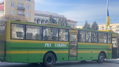 Автобуси для театру та будинку-інтернату на Житомирщині передали з-за кордону благодійники