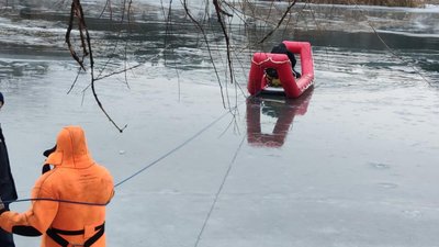 На Харківщині чоловік провалився під кригу у новорічну ніч На Харківщині чоловік провалився під кригу у новорічну ніч