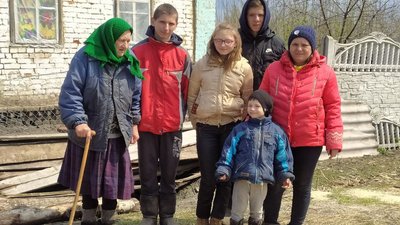 Бачили, як розвертали "Гради". Мешканці села на Сумщині розказали, як по них стріляли росіяни Бачили, як розвертали "Гради". Мешканці села на Сумщині розказали, як по них стріляли росіяни