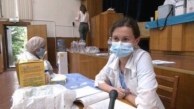 У Рівному другий день черги на щеплення Pfizer. Що кажуть у центрі вакцинації У Рівному другий день черги на щеплення Pfizer. Що кажуть у центрі вакцинації