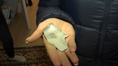 Один з трьох шматків ракети, який був у квартирі хмельничанки Один з трьох шматків ракети, який був у квартирі хмельничанки