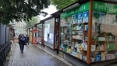 У Львові запрацювали магазини одягу та непродовольчі ринки