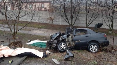 Важко травмованого пасажира BMW після аварії у Любарі доправили до обласної лікарні Важко травмованого пасажира BMW після аварії у Любарі доправили до обласної лікарні