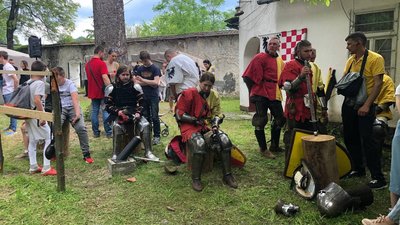 Лицарський турнір провели під час фестивалю "Dovhe Castrum Fest" на Закарпатті Лицарський турнір провели під час фестивалю "Dovhe Castrum Fest" на Закарпатті