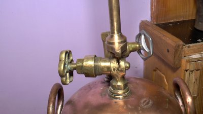 "Людям тут цікаво, і діти мають заняття". Прикарпатець створив домашній музей старожитностей "Людям тут цікаво, і діти мають заняття". Прикарпатець створив домашній музей старожитностей