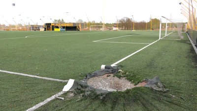 Вирва від снаряду на "Чернігів-Арені" Вирва від снаряду на "Чернігів-Арені"