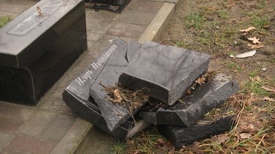 На Житомирщині встановлюють причетних до наруги над могилами у селі Слобода-Селець