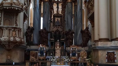 Ікони музею, які зберігаються в церкві, хочуть використати на виставці Ікони музею, які зберігаються в церкві, хочуть використати на виставці