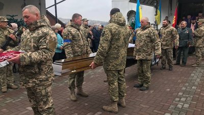 На Тернопільщині попрощалися із загиблим бійцем Василем Бумбою На Тернопільщині попрощалися із загиблим бійцем Василем Бумбою