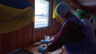 Печиво, тушонка, грінки та каші: колектив "Поліські господині" з Кашперівки на Житомирщині допомагає ЗСУ Печиво, тушонка, грінки та каші: колектив "Поліські господині" з Кашперівки на Житомирщині допомагає ЗСУ