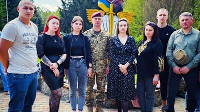 Майже 40 тисяч гривень за вихідні: у Ботанічному саду збирали кошти для житомирських десантників Майже 40 тисяч гривень за вихідні: у Ботанічному саду збирали кошти для житомирських десантників