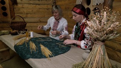 Різдвяний павук побутував на Рівненщині: як сплести солом'яну прикрасу до свят та звідки ця традиція Різдвяний павук побутував на Рівненщині: як сплести солом'яну прикрасу до свят та звідки ця традиція