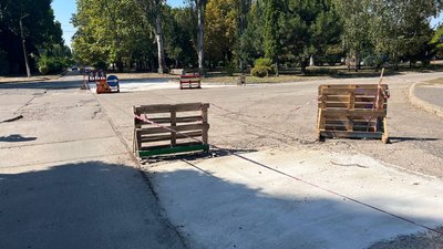 "Місто оживає і, взагалі, у нас найгарніше місто": Зеленодольськ на Криворіжжі відновлюють після 9 місяців обстрілів "Місто оживає і, взагалі, у нас найгарніше місто": Зеленодольськ на Криворіжжі відновлюють після 9 місяців обстрілів