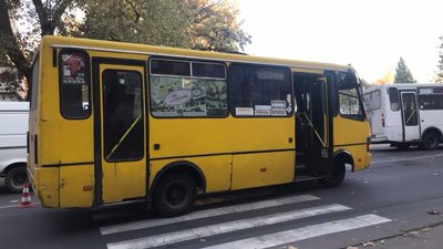 У середмісті Херсона маршрутка на переході насмерть збила чоловіка.ФОТО