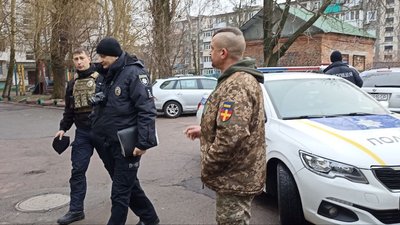В повітряну тривогу в укритті житомирянин виявив тіло людини